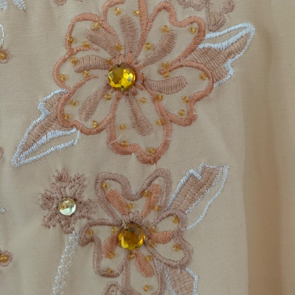 Vintage boho embroidered and beaded tan top, with a bit of sparkle! - Picture 7 of 7